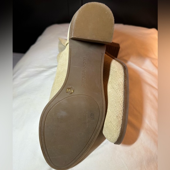 Lucky Brand Powe Suede Cutout Ankle Bootie 91/2  never used - Picture 8 of 9